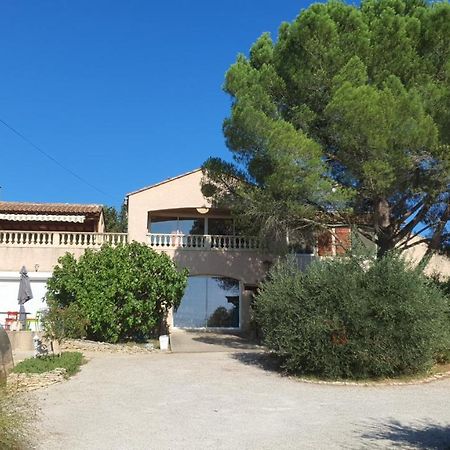 Villa des masques Aubais Extérieur photo